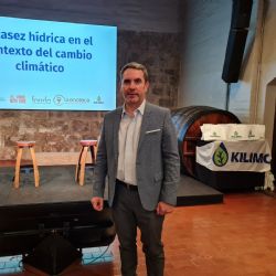 Difonso le tiró con el archivo a Cornejo por el escándalo en Irrigación