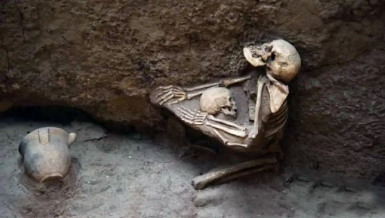 El misterio de los esqueletos abrazados conmueve a la arqueología