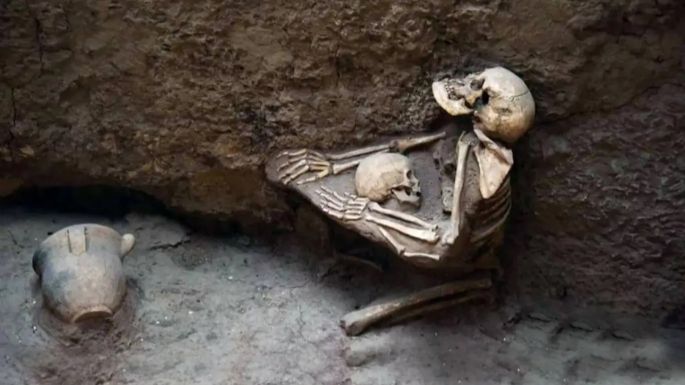 El misterio de los esqueletos abrazados conmueve a la arqueología