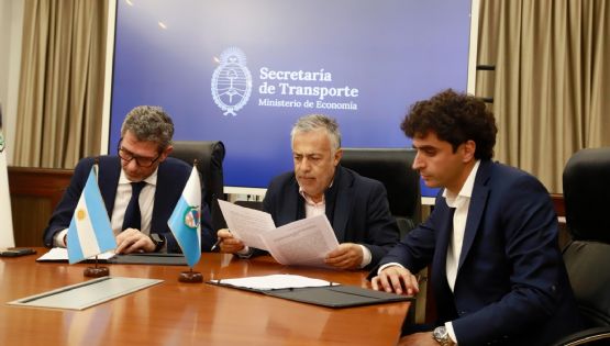 Cornejo firmó el convenio para avanzar en el tren a San Martín 
