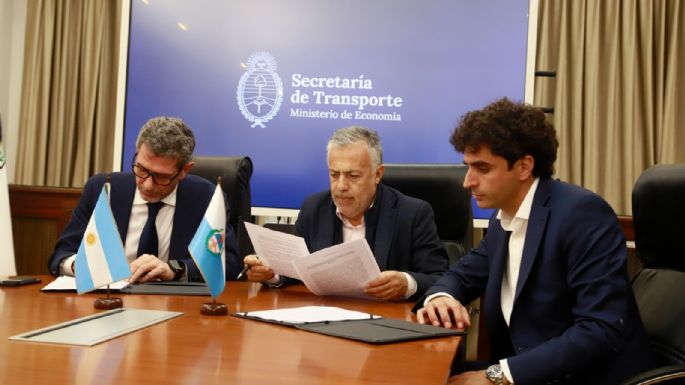 Cornejo firmó el convenio para avanzar en el tren a San Martín 