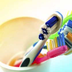 Cinco usos que le puedes dar a un cepillo de dientes viejo