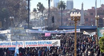 Multitudinaria marcha en apoyo a Cristina Kirchner