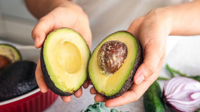 El increíble abono que se puede obtener solo con el hueso de la palta