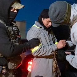 Permiten al Gobierno de Trump deportar inmigrantes a “terceros países”