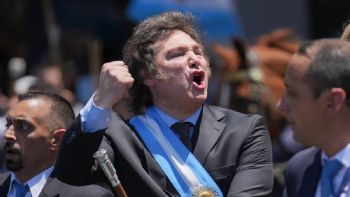 En medio de su guerra con Tapia, Milei suspendió su viaje al sorteo del Mundial