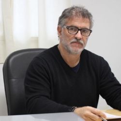 Polémica por el video de un funcionario tomando alcohol mientras manejaba