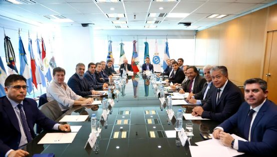 Gobernadores piden reunirse con Milei por la caída de recursos