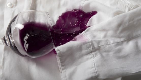 El truco viral para quitar las manchas de vino