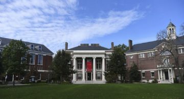 Harvard presentó otra demanda contra Trump