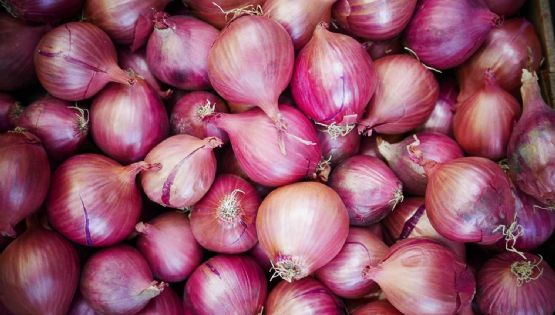 Truco para cortar cebolla sin llorar