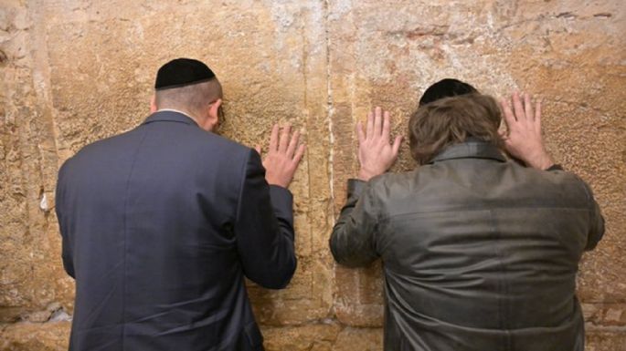 Javier Milei llegó a Israel y visitó el Muro de los Lamentos