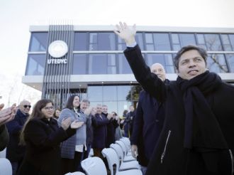 Una encuesta habla de "empate" entre Javier Milei y Axel Kicillof
