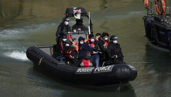Francia y Reino Unido acuerdan un “proyecto piloto” de intercambio de migrantes
