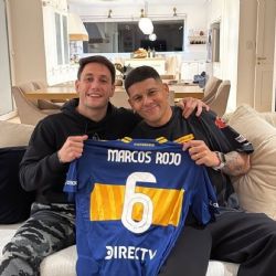 Marcos Rojo, de los botines a los guantes