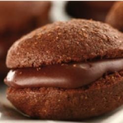 Imperdibles alfajores de maicena y chocolate