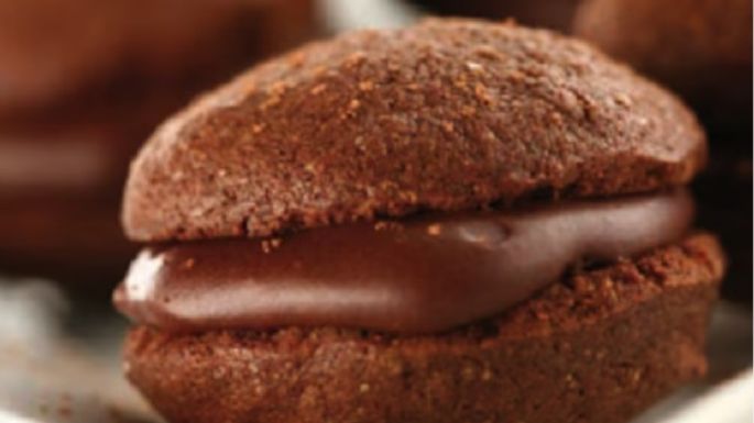 Imperdibles alfajores de maicena y chocolate