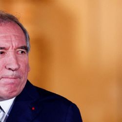 Francia presenta agresivo plan de ajuste fiscal para reducir el déficit