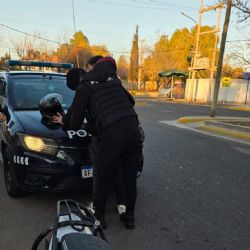 Una banda de ocho menores asaltó e hirió a un adolescente en el Parque Central 