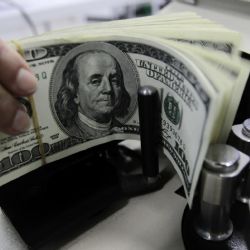 Leve suba del dólar oficial y del blue