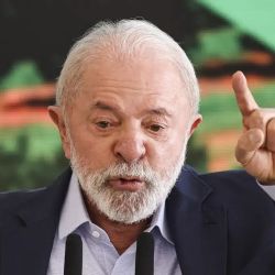 Lula buscará la reelección para que no regrese "la banda de lunáticos"