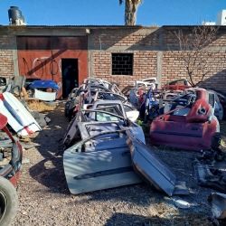 Secuestran autopartes y millones de pesos