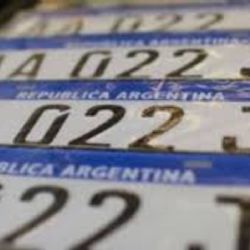 Faltan patentes en todo el país y piden respuestas