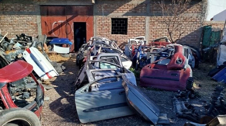Secuestran autopartes y millones de pesos