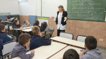 Cómo cobrar la ayuda del Gobierno para pagar el colegio de tu hijo