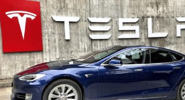 Por la intervención en política de Musk, cayó la venta de autos de Tesla