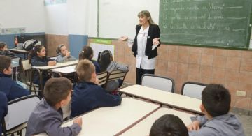 Cómo cobrar la ayuda del Gobierno para pagar el colegio de tu hijo