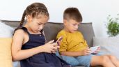 Foto ilustrativa de la nota titulada: El gran impacto que los teléfonos provocan en el cerebro de los niños