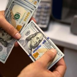 El blue sigue subiendo, superó los $ 1.300