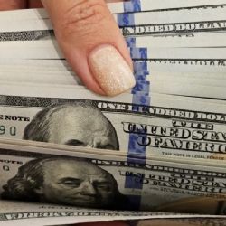 La suba de tasas hizo bajar al dólar oficial