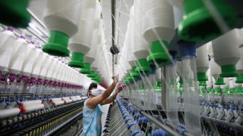 Industria y construcción volvieron a caer y la reactivación económica sigue en "efecto serrucho"