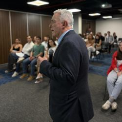 Condenan al expresidente colombiano Álvaro Uribe por soborno