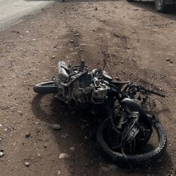 Un motociclista de 14 años murió al chocar contra un auto y una camioneta 