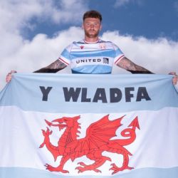 Ryan Reynolds homenajeó a la Patagonia la nueva camiseta su equipo