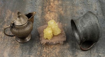 Hallan evidencia de miel en antiguas jarras de bronce