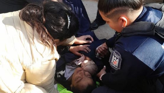 Una mujer dio a luz frente a la Plaza Independencia  