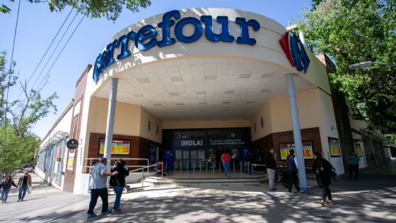 Suspendieron la venta de Carrefour en la Argentina