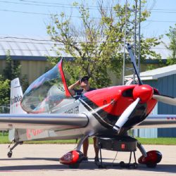 Dos aviones chocaron en pleno vuelo: dos muertos