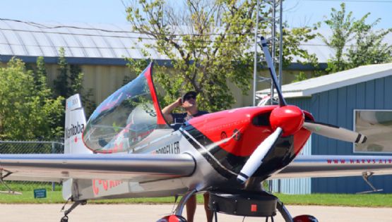 Dos aviones chocaron en pleno vuelo: dos muertos