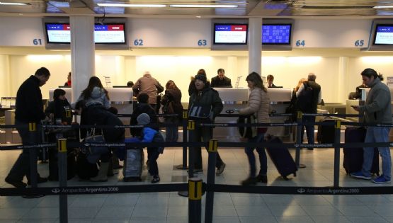 No hubo acuerdo con los controladores aéreos y seguirán los paros