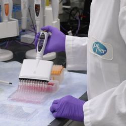 EE.UU. ultima a farmaceúticas para que bajen sus precios