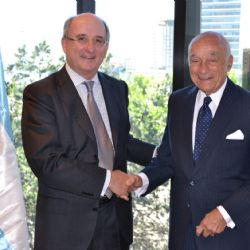 Los Eskenazi “compraron” con futuros dividendos y hoy miran el juicio