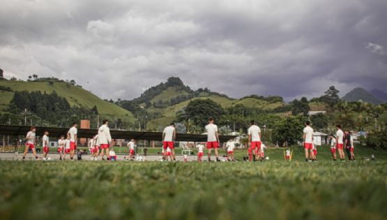 Huracán visita a Once Caldas en busca de ventaja