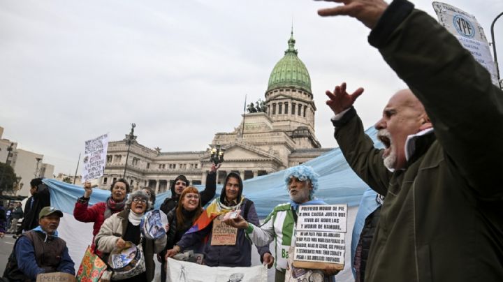 “Supermiércoles” de marchas: jubilados y trabajadores del Garrahan se movilizan