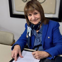 Bullrich autorizó compras millonarias a la droguería investigada