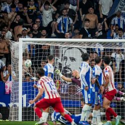 Julián Álvarez metió un golazo de tiro libre pero el Atlético terminó abajo